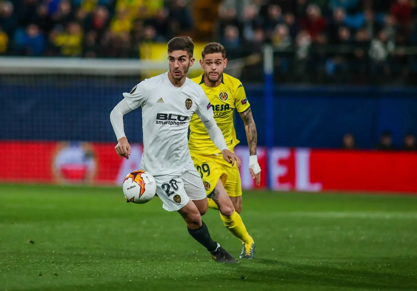 Valencia player advancing with ball under pressure from Villarreal — part of 1xBet APP Sri Lanka highlights